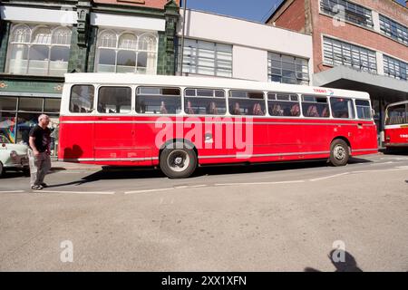 Klassischer britischer Bus im Ruhestand Stockfoto