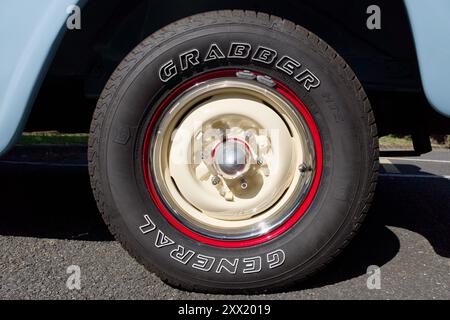 Retro General Grabber Truck Reifen auf einem Lkw Stockfoto