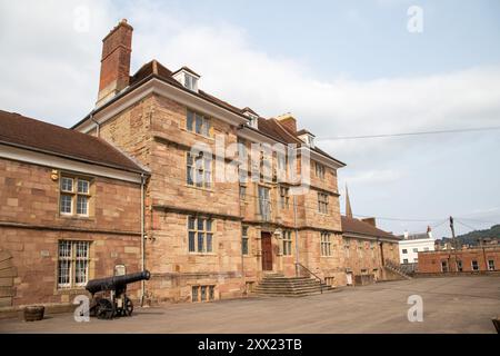 Das Monmouth Regimental Museum und das Great Castle House befinden sich auf dem Burgberg in der walisischen Stadt Monmouth, einem denkmalgeschützten Gebäude des Monmouth Heritage Trail Stockfoto