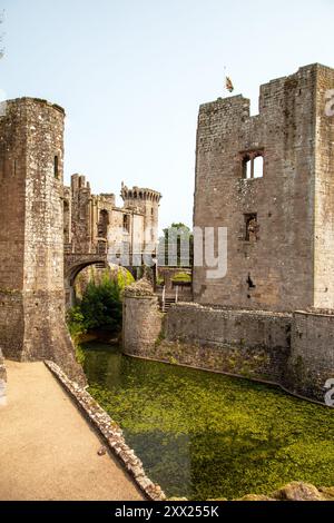 Raglan Castle eine spätmittelalterliche Burg nördlich des Dorfes Raglan in der Grafschaft Monmouthshire im Südosten von Wales Stockfoto