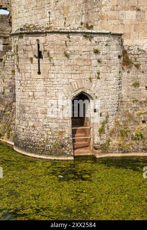 Raglan Castle eine spätmittelalterliche Burg nördlich des Dorfes Raglan in der Grafschaft Monmouthshire im Südosten von Wales Stockfoto