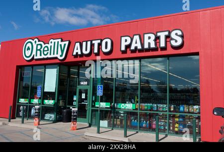 Schild auf der Vorderseite des O'Reilly Autoteile-Ladens. Fergus Falls Minnesota MN USA Stockfoto