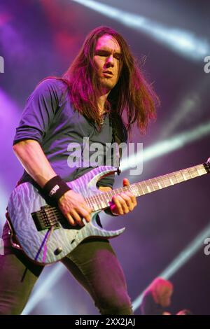 Irving, Usa. August 2024. Teemu Mäntysaari, Gitarrist der US-amerikanischen Thrash-Metal-Band Megadeth, tritt während der Megadeth-Tour „Destroy All Enemies“ in der Toyota Music Factory auf. Am 20. August 2024 in Irving, Texas, USA. (Foto: Javier Vicencio/Eyepix Group) Credit: Eyepix Group/Alamy Live News Stockfoto