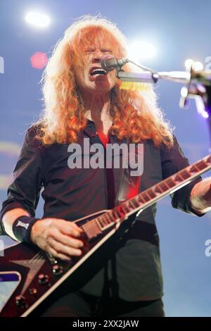 Irving, Usa. August 2024. Dave Mustaine, Gitarrist und Sänger der US-amerikanischen Thrash-Metal-Band Megadeth, tritt während der Megadeth-Tour „Destroy All Enemies“ in der Toyota Music Factory auf. Am 20. August 2024 in Irving, Texas, USA. (Foto: Javier Vicencio/Eyepix Group) Credit: Eyepix Group/Alamy Live News Stockfoto