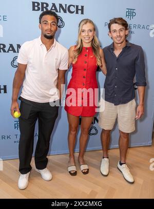 New York, USA. August 2024. Die Tennissportler Katie Boulter, Arthur Fils und Alex de Minaur nehmen am 21. august 2024 im Park Terrace Hotel in New York an einem Podiumsgespräch mit Kathy Buccio Teil. (Foto: Lev Radin/SIPA USA) Credit: SIPA USA/Alamy Live News Stockfoto