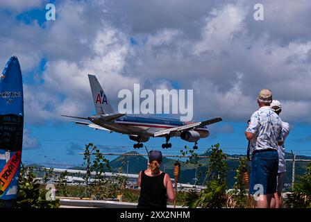 Princess Juliana Airport 9-4-2007 Simpson Bay Saint Martin American Airlines Boeing 757-200 N648AA auf dem Anflug über Maho Beach in Princess Juliana Stockfoto