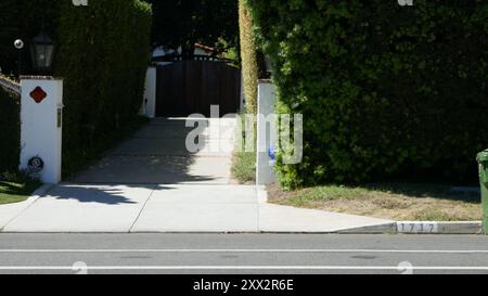 Santa Monica, Kalifornien, USA 19. August 2024 Schauspielerin Greta Garbo, Schauspielerin Bette Davis und Schauspielerin Miriam Hopkins ehemaliges Haus am 1717 San Vicente Blvd am 19. August 2024 in Santa Monica, Kalifornien, USA. Foto: Barry King/Alamy Stock Photo Stockfoto