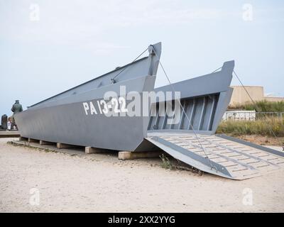 Utah Beach, Frankreich: 19. August 2024: Landungsboot LCVP in Erinnerung an die Invasion der Normandie während des Zweiten Weltkriegs, Utah Beach, Frankreich Stockfoto