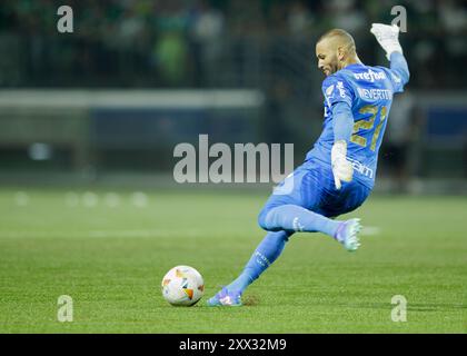 Sao Paulo, Brasilien. August 2024. Fußball - Libertadores Cup - Palmeiras gegen Botafogo - Allianz Parque Stadium. Palmeiras’s Weverton in Action The Match Credit: Vilmar Bannach/Alamy Live News Stockfoto