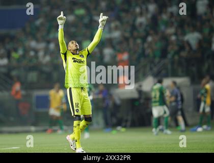 Sao Paulo, Brasilien. August 2024. Fußball - Libertadores Cup - Palmeiras gegen Botafogo - Allianz Parque Stadium. Botafogo's John feiert das Tor mit   Credit: Vilmar Bannach/Alamy Live News Stockfoto