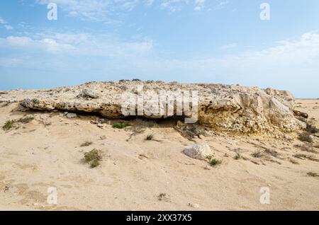 Kalksteinhügel auf Purple Island bei Al Khor in Katar Stockfoto