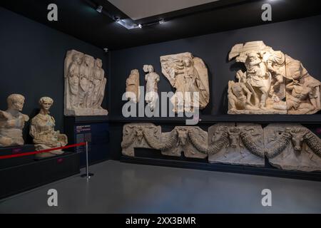 Selcuk, Izmir, Türkei - 5. Juli 2024: Das Archäologische Museum von Ephesus in Selcuk, Izmir, wo das Modell des Artemis-Tempels ausgestellt wird Stockfoto