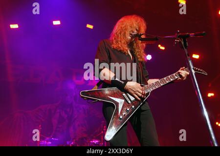 Irving, Usa. August 2024. Dave Mustaine, Gitarrist und Sänger der US-amerikanischen Thrash-Metal-Band Megadeth, tritt am 20. August 2024 auf der Megadeth-Tour Destroy All Enemies in der Toyota Music Factory in Irving, Texas, USA. (Foto: Javier Vicencio/Eyepix Group) (Foto: Eyepix/NurPhoto) Credit: NurPhoto SRL/Alamy Live News Stockfoto