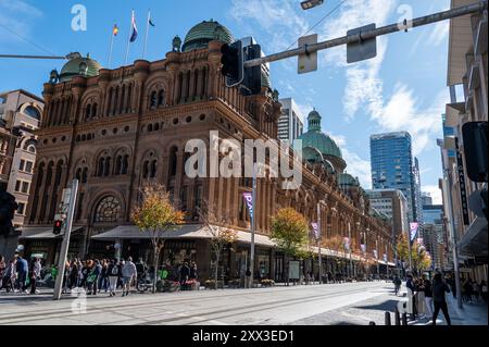 Das Queen Victoria Building (QVB) wurde 1898 in der Wellington Street, Sydney, New South Wales (NSW), Australien, eröffnet. Es ist ein Gebäude im romanischen Stil, Stockfoto