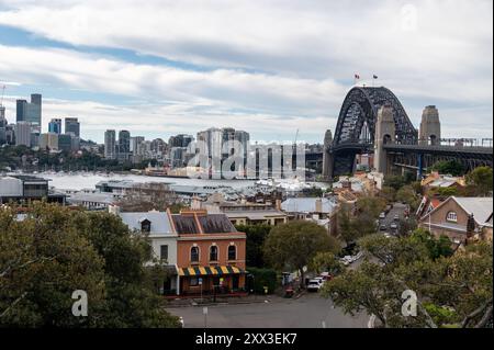 Harbour Bridge und Teil der historischen Rocks vom Observatory Hill in Sydney, New South Wales, Australien, sind die Rocks der Ort, an dem der erste Brit ist Stockfoto