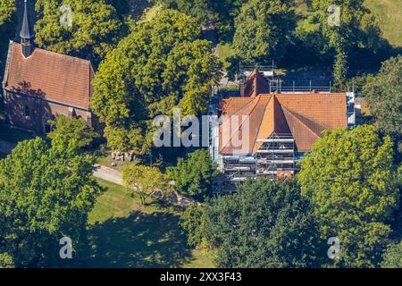 Luftbild, Schlosskapelle und Städtische Galerie im Schlosspark Strünkede Emschertal-Museum Baustelle mit Baugerüst, am Schloss Strünkede Wasserschloss, Baukau, Herne, Ruhrgebiet, Nordrhein-Westfalen, Deutschland ACHTUNGxMINDESTHONORARx60xEURO *** Luftansicht, Schlosskapelle und Städtische Galerie im Schlosspark Strünkede Emschertal-Museum Baustelle mit Gerüst, bei Schloss Strünkede Wasserschloss, Baukau, Herne, Ruhrgebiet, Nordrhein-Westfalen, Deutschland ACHTUNGxMINDESTHONORARx60xEURO Stockfoto