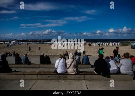 Breslau, Breslau, Polen. August 2024. Touristen entspannen sich am polnischen Meer. In PIC Kolobrzeg. (Kreditbild: © Krzysztof Zatycki/ZUMA Press Wire) NUR REDAKTIONELLE VERWENDUNG! Nicht für kommerzielle ZWECKE! Stockfoto