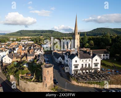 The Royal Hotel, St Marys Church Ross in der Altstadt von Wye, Herefordshire, England Stockfoto