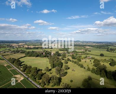 Viel Marcle Village und St. Bartholomew's Church, Herefordshire, England, Luftlinie Stockfoto