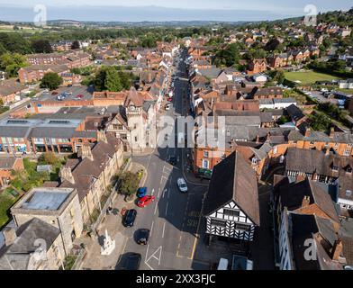 High Street mit der alten Markthalle und dem Uhrturm, Ledbury, Herefordshire, England Stockfoto