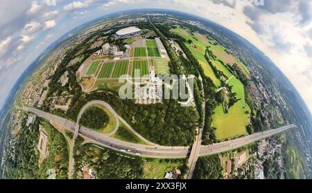 Luftbild, Berger Feld mit der Veltins-Arena, Bundesligastadion des FC Schalke 04 mit geschlossenem Dach, Trainingsplätze und Hotelanlage Stays by Friends, Autobahn A2 mit Anschlussstelle Gelsenkirchen-Buer und Kurt-Schumacher-Straße, Erdkugel, Fisheye Aufnahme, Fischaugen Aufnahme, 360 Grad Aufnahme, winzige Welt, kleiner Planet, Fisheye Bild, Erle, Gelsenkirchen, Ruhrgebiet, Nordrhein-Westfalen, Deutschland ACHTUNGxMINDESTHONORARx60xEURO *** Luftansicht, Berger Feld mit Veltins Arena, Bundesligastadion des FC Schalke 04 mit geschlossenem Dach, Trainingsgelände und Hotelkomplex Aufenthalte von Freunden, Stockfoto