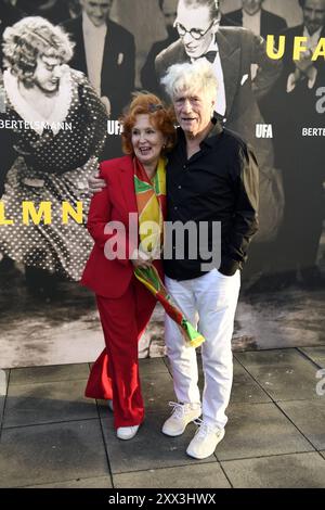 Juergen Prochnow mit Ehefrau Verena Wengler beim Eröffnungsempfang zu den UFA Filmnächten 2024 am 21.08.2024 in Berlin *** Juergen Prochnow mit seiner Frau Verena Wengler beim Eröffnungsempfang der UFA Filmnächte 2024 am 21. August 2024 in Berlin Stockfoto