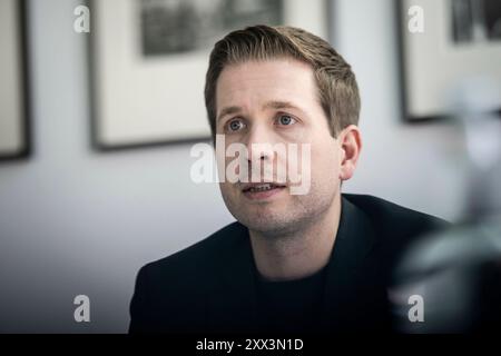 Berlin, Deutschland. August 2024. Kevin Kuehnert, SPD-Generalsekretär, aufgenommen in Berlin, 20.08.2024 während eines Interviews Credit: dpa/Alamy Live News Stockfoto