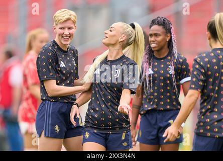 Unterhaching, Deutschland. August 2024. Paulina Krumbiegel, JUVE Frauen 27 Alisha Debora Lehmann, JUVE Frauen 7 Lindsey Thomas, JUVE Frauen 19 im Frauenfußballspiel FC BAYERN München - JUVENTUS TURIN 0-0 am 20. August 2024 in München. Saison 2024/2025, 1.Bundesliga, FCB, München, Google Pixel, Frauen Bundesliga Spieltag x, x.. Spieltag Fotograf: ddp Images/STAR-Images Credit: ddp Media GmbH/Alamy Live News Stockfoto