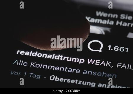 Berlin, Deutschland. August 2024. Der Instagram-Account des ehemaligen US-Präsidenten Donald Trump ist auf einem Smartphone zu sehen. Berlin, 22. August 2024. Quelle: dpa/Alamy Live News Stockfoto