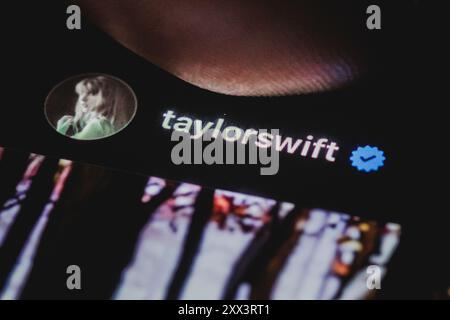 Berlin, Deutschland. August 2024. Taylor Swifts Instagram-Konto wird auf einem Smartphone angezeigt. Berlin, 22. August 2024. Quelle: dpa/Alamy Live News Stockfoto