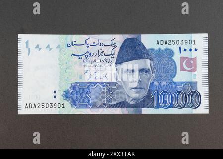 Pakistanische 1000 Rupien Blaue Farbe Banknote Vorne Gefiedert Muhammad Ali Jinnah Porträt Stockfoto