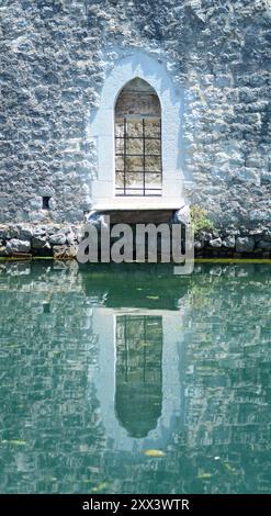 Spiegelschlossspiegelung in der Stadt Kotor in der Republik Montenegro Stockfoto