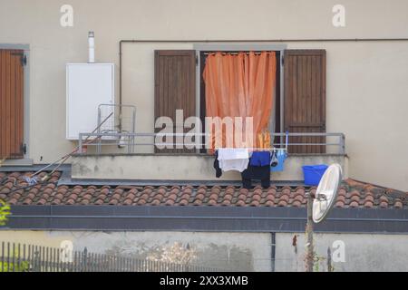 Haus in der Via Castagnete, wo ein möglicher Zeuge am Abend und zur Zeit des Verbrechens auf einer Terrasse neben der Straße des Mordes gesehen wurde. Stockfoto