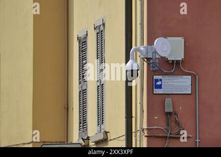 Haus in der Via Castagnete, wo ein möglicher Zeuge am Abend und zur Zeit des Verbrechens auf einer Terrasse neben der Straße des Mordes gesehen wurde. Stockfoto