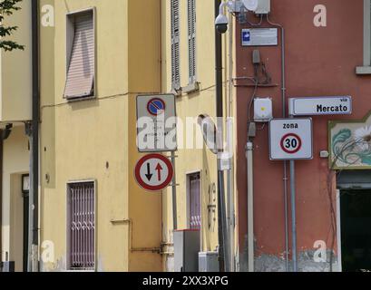 Haus in der Via Castagnete, wo ein möglicher Zeuge am Abend und zur Zeit des Verbrechens auf einer Terrasse neben der Straße des Mordes gesehen wurde. Stockfoto