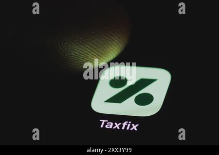 Berlin, Deutschland. August 2024. Die Taxfix App zeichnet auch auf dem Display eines Smartphones auf. Berlin, 22. August 2024. Quelle: dpa/Alamy Live News Stockfoto