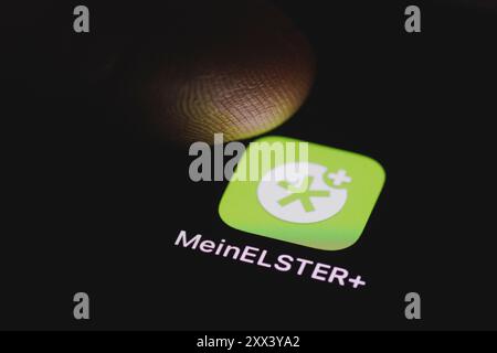 Berlin, Deutschland. August 2024. Die MeinELSTER App zeichnet auch auf dem Display eines Smartphones auf. Berlin, 22. August 2024. Quelle: dpa/Alamy Live News Stockfoto