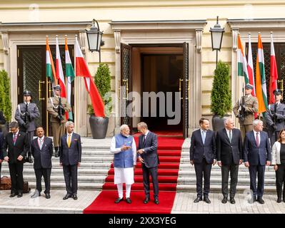 Warschau, Polen. August 2024. Der polnische Premierminister Donald Tusk begrüßt den indischen Premierminister Narendra Modi zu bilateralen Gesprächen im polnischen Kanzleramt in der Ujazdowska-Straße in Warschau. Die Staats- und Regierungschefs erörtern das Thema Sicherheit und Wirtschaft. Quelle: SOPA Images Limited/Alamy Live News Stockfoto