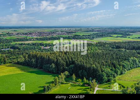 Blick auf das Dorf Straßberg bei Bobingen im Naturpark Westwälder in Schwaben Stockfoto