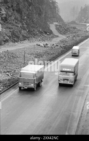 Aktuell 49-5-1970: Tiertodfalle. Mosseveien wurde zur Blutstraße im Volksmund. Die Autofahrer seufzten erleichtert, als eine neue Autobahn die alten engen Kurven entlastete. Aber dann begannen die Unfallberichte zu kommen Foto: Sverre A. Børretzen / aktuell / N TB ***Foto ist nicht bildverarbeitet*** dieser Bildtext wird automatisch übersetzt Stockfoto