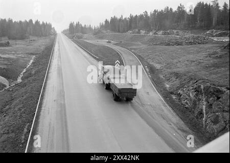 Aktuell 49-5-1970: Tiertodfalle. Mosseveien wurde zur Blutstraße im Volksmund. Die Autofahrer seufzten erleichtert, als eine neue Autobahn die alten engen Kurven entlastete. Aber dann begannen die Unfallberichte zu kommen Foto: Sverre A. Børretzen / aktuell / N TB ***Foto ist nicht bildverarbeitet*** dieser Bildtext wird automatisch übersetzt Stockfoto