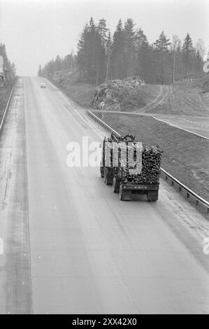 Aktuell 49-5-1970: Tiertodfalle. Mosseveien wurde zur Blutstraße im Volksmund. Die Autofahrer seufzten erleichtert, als eine neue Autobahn die alten engen Kurven entlastete. Aber dann begannen die Unfallberichte zu kommen Foto: Sverre A. Børretzen / aktuell / N TB ***Foto ist nicht bildverarbeitet*** dieser Bildtext wird automatisch übersetzt Stockfoto