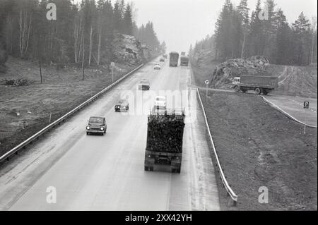 Aktuell 49-5-1970: Tiertodfalle. Mosseveien wurde zur Blutstraße im Volksmund. Die Autofahrer seufzten erleichtert, als eine neue Autobahn die alten engen Kurven entlastete. Aber dann begannen die Unfallberichte zu kommen Foto: Sverre A. Børretzen / aktuell / N TB ***Foto ist nicht bildverarbeitet*** dieser Bildtext wird automatisch übersetzt Stockfoto