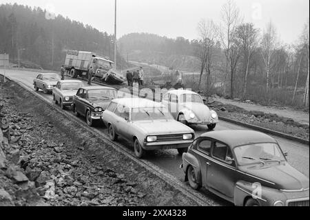 Aktuell 49-5-1970: Tiertodfalle. Mosseveien wurde zur Blutstraße im Volksmund. Die Autofahrer seufzten erleichtert, als eine neue Autobahn die alten engen Kurven entlastete. Aber dann begannen die Unfallberichte zu kommen Foto: Sverre A. Børretzen / aktuell / N TB ***Foto ist nicht bildverarbeitet*** dieser Bildtext wird automatisch übersetzt Stockfoto