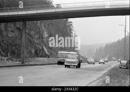 Aktuell 49-5-1970: Tiertodfalle. Mosseveien wurde zur Blutstraße im Volksmund. Die Autofahrer seufzten erleichtert, als eine neue Autobahn die alten engen Kurven entlastete. Aber dann begannen die Unfallberichte zu kommen Foto: Sverre A. Børretzen / aktuell / N TB ***Foto ist nicht bildverarbeitet*** dieser Bildtext wird automatisch übersetzt Stockfoto