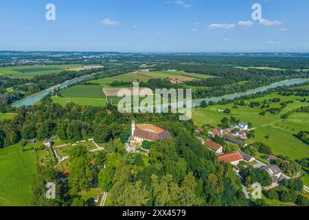 Luftaufnahme Guttenburg mit Schloss und Golfplatz im östlichen Oberbayern Stockfoto