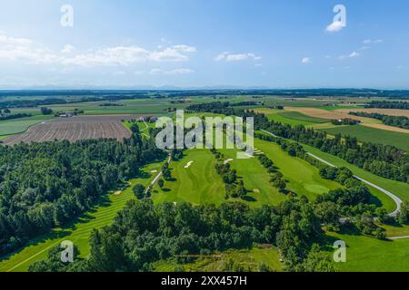 Luftaufnahme Guttenburg mit Schloss und Golfplatz im östlichen Oberbayern Stockfoto