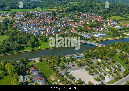 Blick auf die malerische Kleinstadt Berching in der Oberpfalz am Main-Donau-Kanal in Bayern Stockfoto