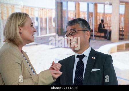 Budweis, Tschechische Republik. August 2024. Die tschechische Verteidigungsministerin Jana Cernochova und die japanische Botschafterin in Tschechien Kansuke Nagaoka sprechen während einer Pressekonferenz über die Teilnahme der Tschechischen Republik an der Weltausstellung 2025 in Osaka, Japan, während der internationalen Landwirtschaftsausstellung Zeme Zivitelka, in Budweis, Tschechische Republik, am 22. August 2024. Quelle: Vaclav Pancer/CTK Photo/Alamy Live News Stockfoto