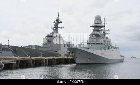 Yokosuka, Japan. August 2024. Die italienische Marine, die italienisch-französische Europäische Multimission-Frigate (FREMM), Alpino (F594, R) trifft am Donnerstag, den 22. August 2024, auf der japanischen Marinebasis Yokosuka in Yokosuka, Präfektur Kanagawa, Japan ein. Foto: Keizo Mori/UPI Credit: UPI/Alamy Live News Stockfoto